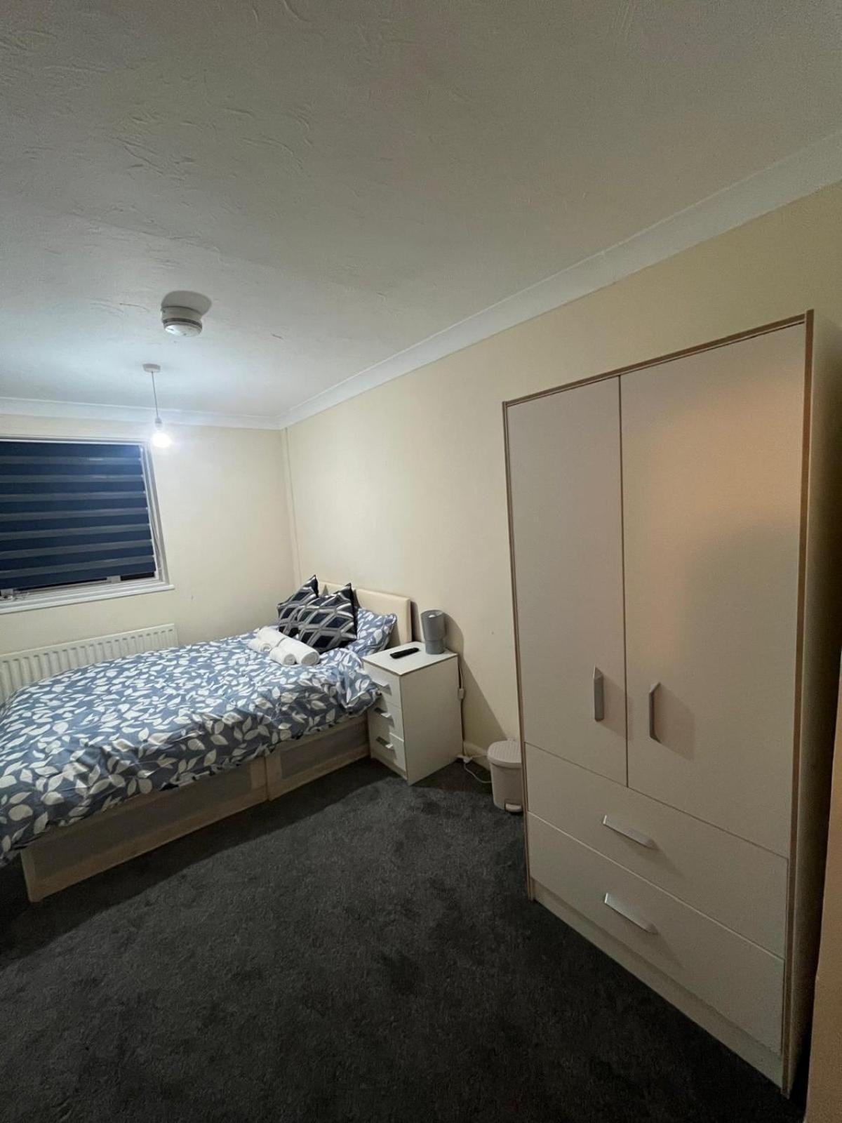 Barnfield Rooms Челмсфорд Екстериор снимка