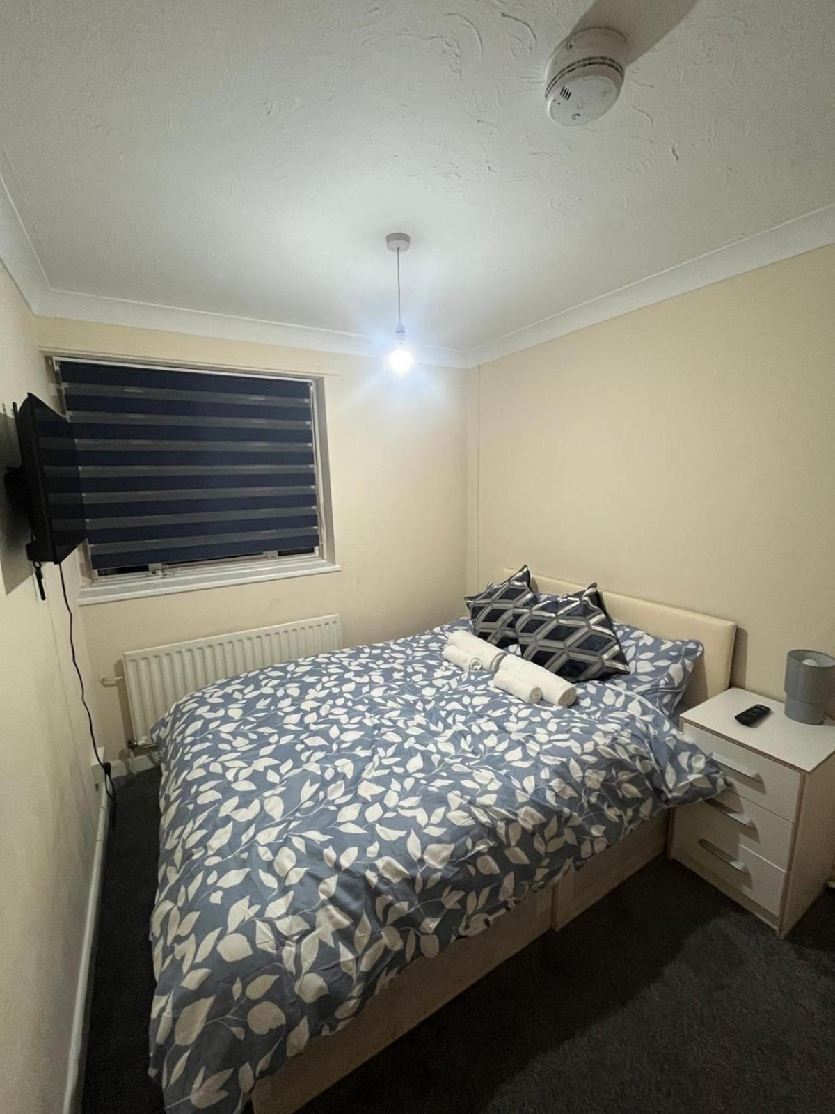 Barnfield Rooms Челмсфорд Екстериор снимка