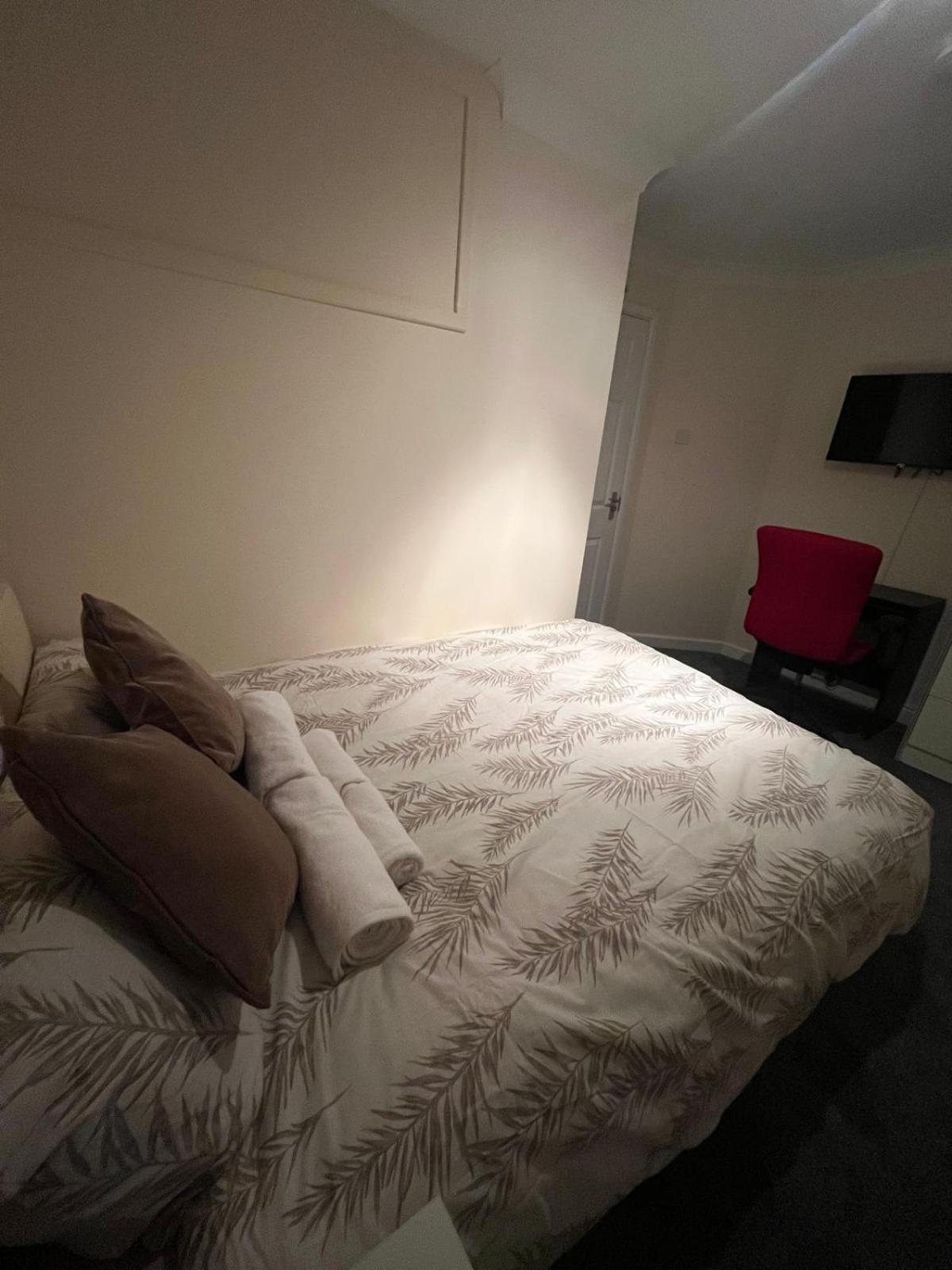 Barnfield Rooms Челмсфорд Екстериор снимка